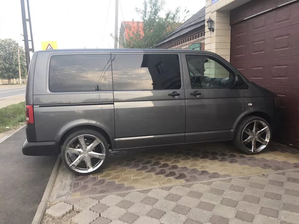 Диски транспортер т5. Колеса Volkswagen Caravelle t 6. Диски Volkswagen Caravelle t6. Колеса r17 Volkswagen Caravelle t6. Multivan t6 r20.