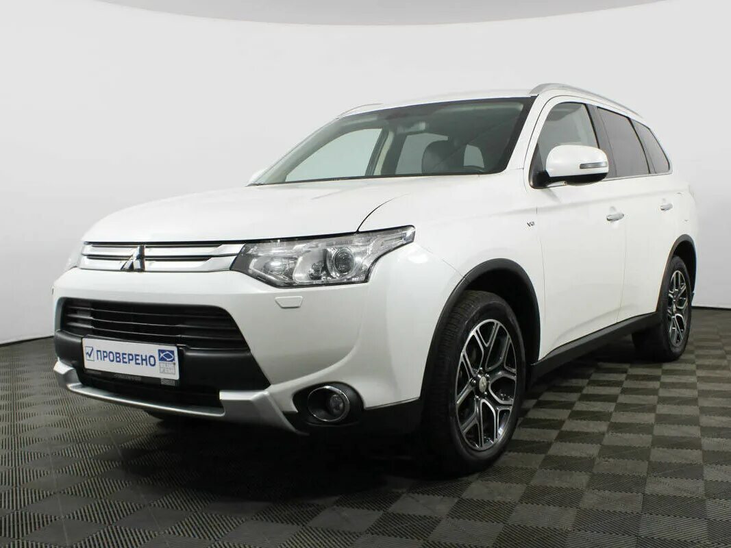 Аутлендер 3 л. Mitsubishi Outlander III 2014. Mitsubishi Outlander 3 2015. Mitsubishi Outlander 2014. Мицубиси Аутлендер 2014 белый.