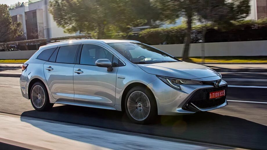 Toyota Corolla Touring 2019. Тойота Королла туринг 2019. Toyota Corolla Touring Sports Hybrid. Тойота Королла гибрид универсал. Гибрид универсал