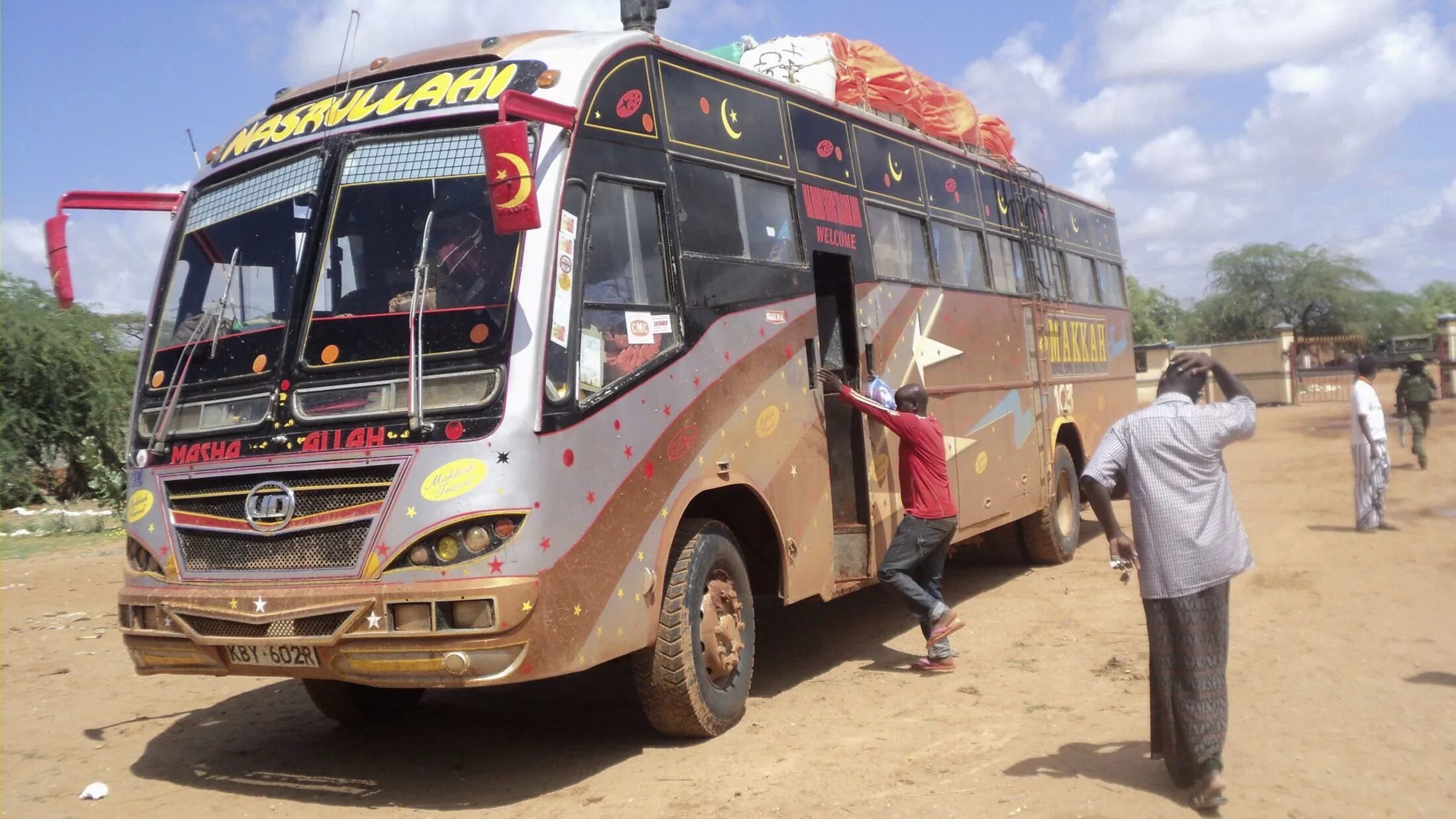 Автобус мекка. Кения автобусы. Автобус Найроби. Автобус в Мекке. Автобусы Найроби фото.