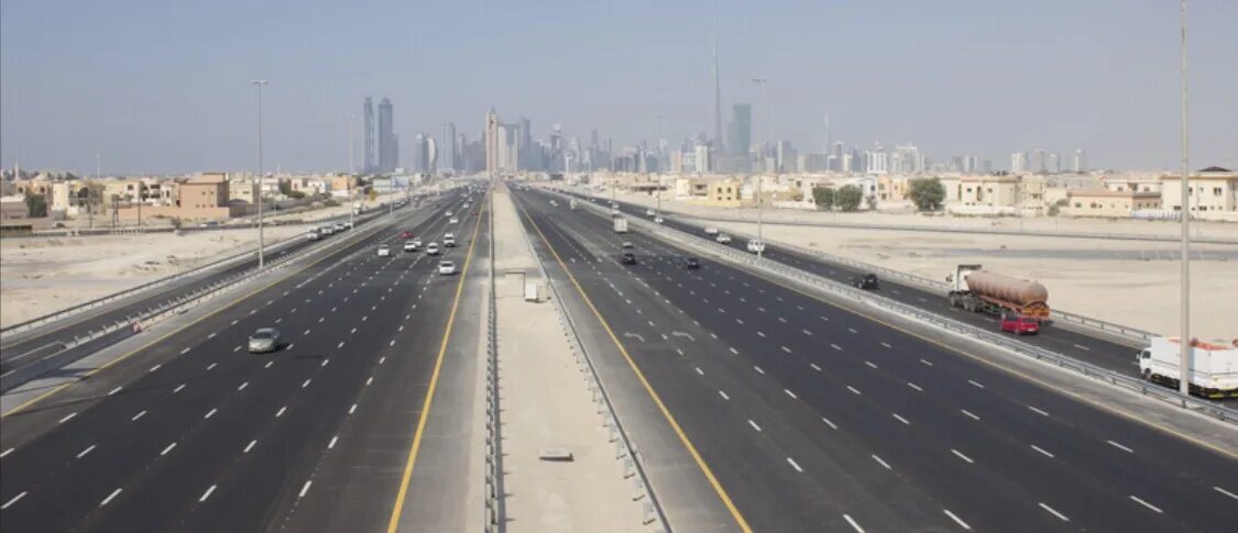 Дубай трасса. Трасса Дубай Абу Даби. Магистраль Дубай - Абу-Даби. Дубай Шейх заед роуд. Дорога из Дубая в Абу Даби.