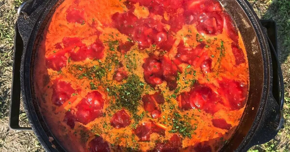 Борщ в афганском казане на плите рецепт. Борщ в афганском казане на плите. Борщ в афганском казане. Борщ в афганском казане на плите рецепт. Сталик ханкишиев борщ.