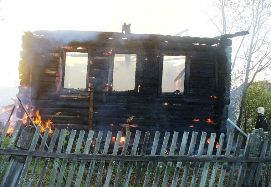 Погода в черной холунице на 10. Черная Холуница Кировская область. Пожар в белой Холунице. Чёрная Холуница Омутнинский район Кировская. Пожар в черной Холунице.