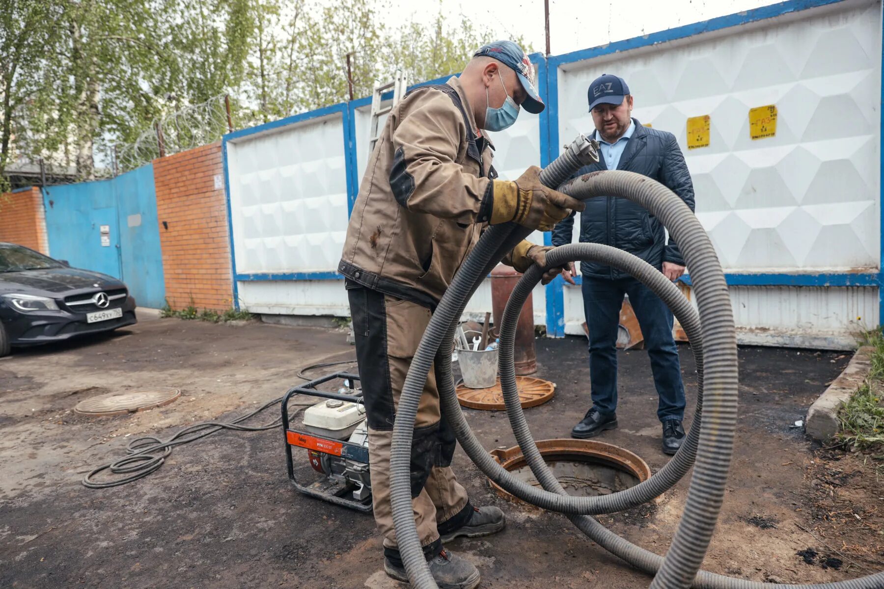 Аварийная водоканал балашиха. Аварийная машина. Аварийная машина водоканала. Аварийная водоканал. Аварийная водоканал северная.