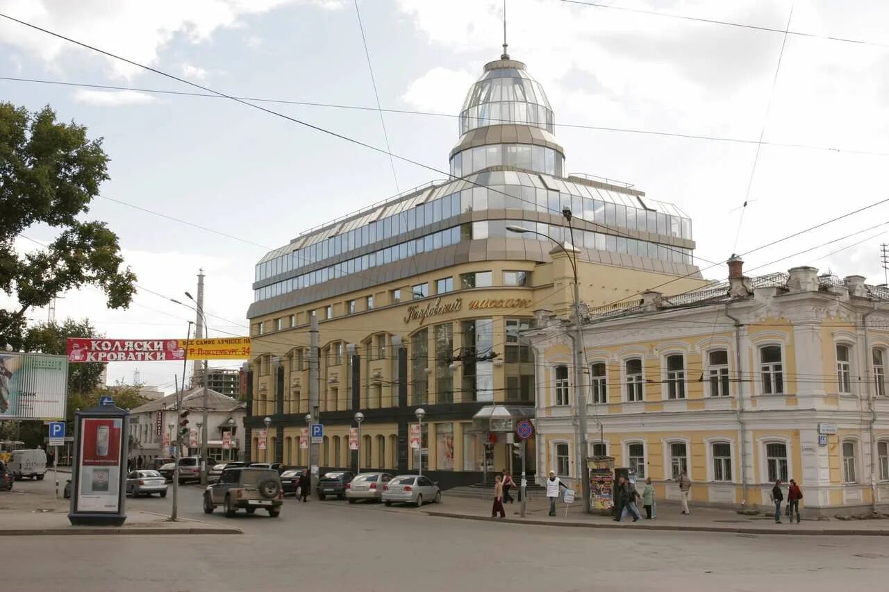 Розы люксембург 90. Покровский Пассаж Екатеринбург. ТЦ Пассаж Екатеринбург. Центр Екатеринбурга Пассаж. Оксана Почиталина Покровский Пассаж.