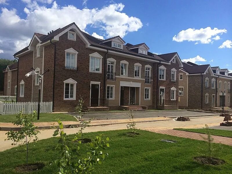 Жк сабурово парк. Сабурово парк коттеджный поселок. Сабурово парк таунхаусы. Красногорск д сабурово. Сабурово парковая 10.