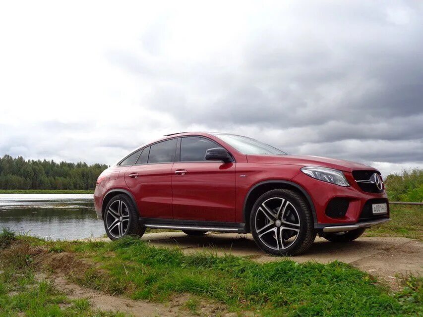 Купить gle купе мерседес. Мерседес GLE купе. GLE Coupe Maybach 2021 бордовый. Мерседес GLE Coupe бордо. Мерседес GLE Coupe бордовый.