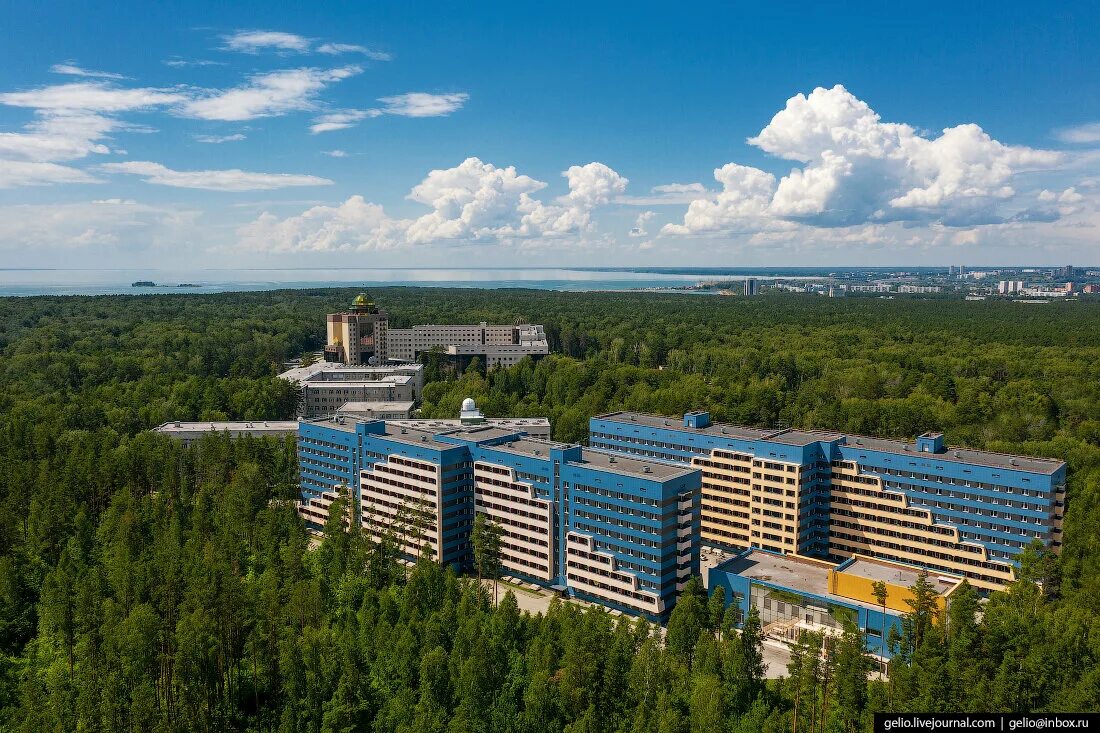 Академгородок новосибирск военная. Новосибирск городок Академ. НГУ Академгородок. Академгородок научный центр. Общежитие НГУ Новосибирск Академгородок.