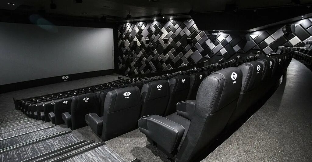 Кинотеатр в дане. Silver screen dana mall vip зал. Вип зал в сильвер молле. Silver screen dana mall vip зал. Voka cinema silver screen в dana mall.