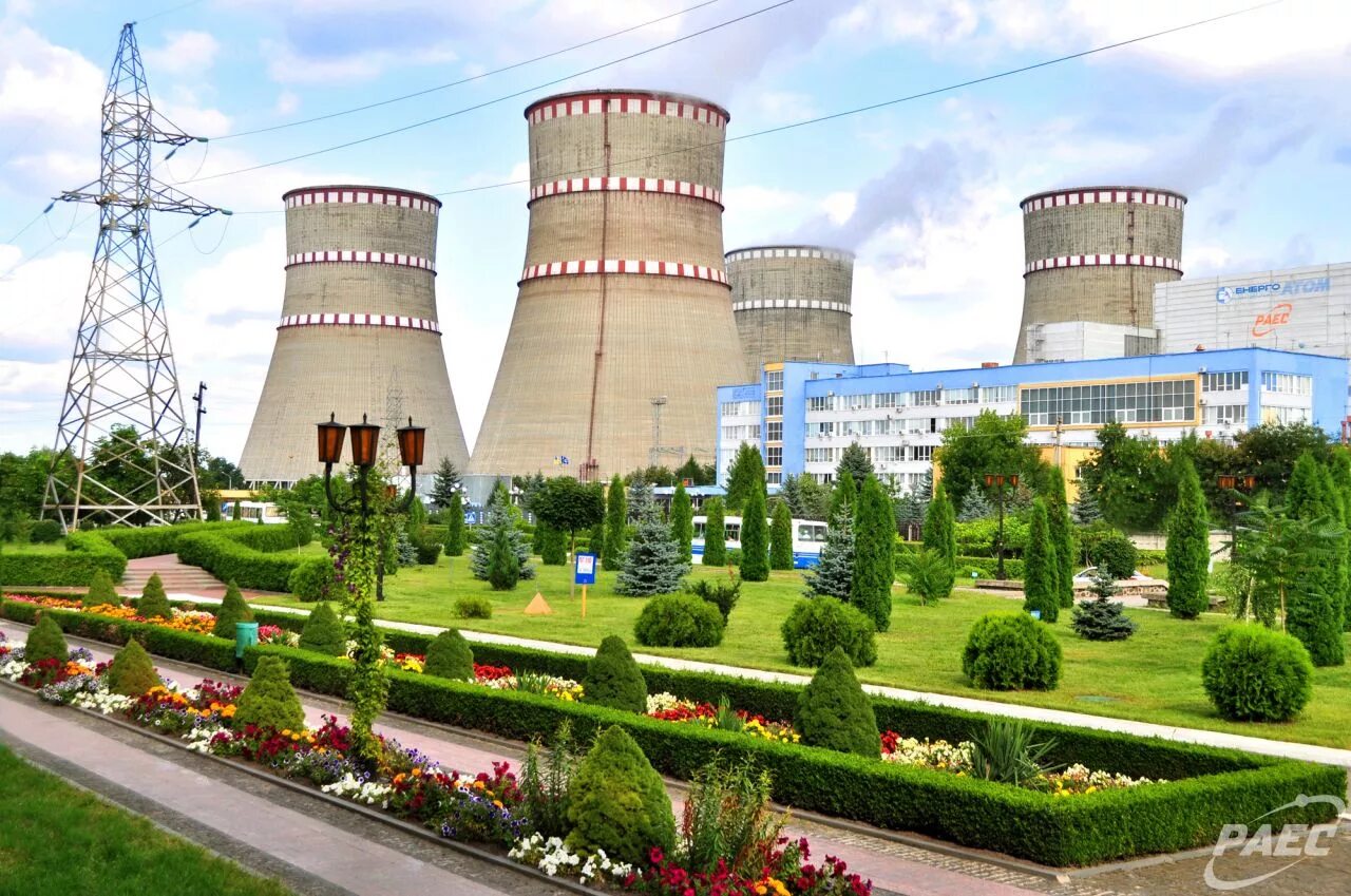 Аэс много в. Ровенская атомная электростанция. Атомная Энергетика АЭС на Украине. Ровенская АЭС, Украина. Ривненская АЭС.