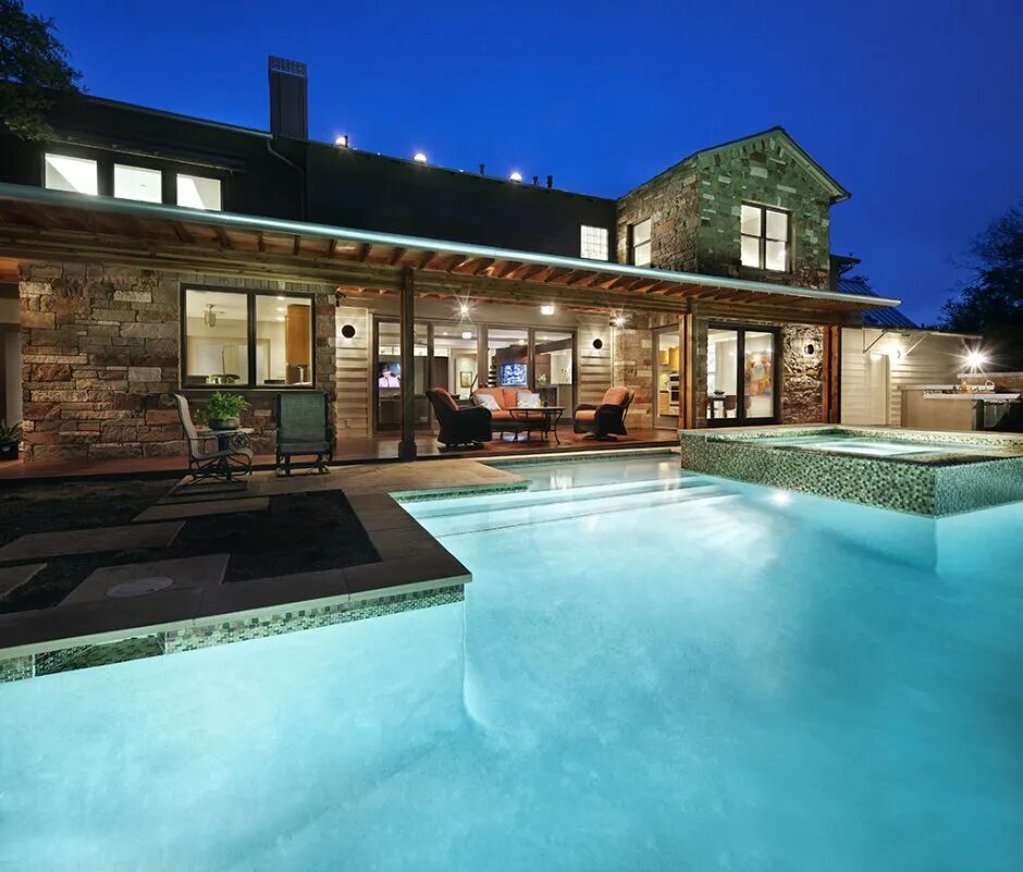 Новый коттедж с бассейном. Кирпичный дом с бассейном. деревянный дом с бассейном. частный дом с бассейном. коттедж с бассейном и баней.