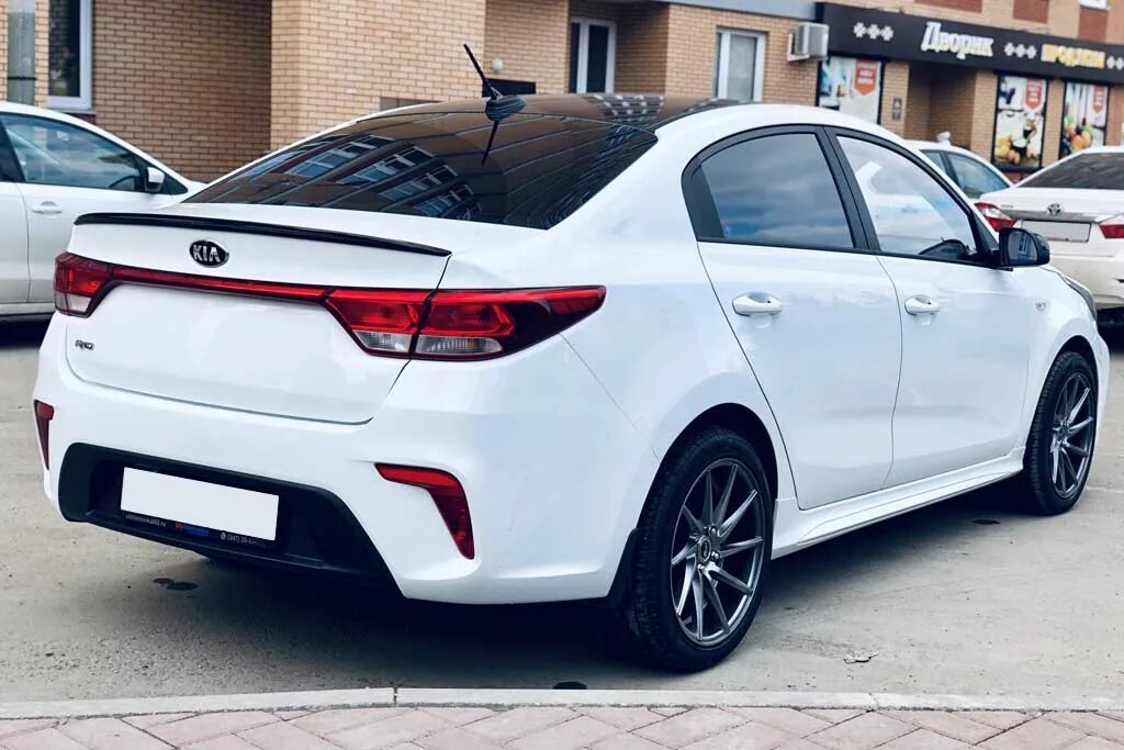 2021 4g. Белая кия Рио 4. Kia Rio 4 White Tuning. Кия Рио 2018. Кия Рио 4 2018.