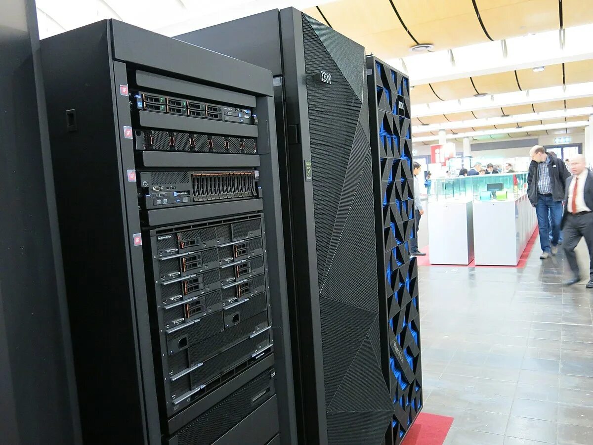 Ibm server. IBM 6600 сервер. IBM 575. Сервер IBM z114. Сервер Max 100 IBM.