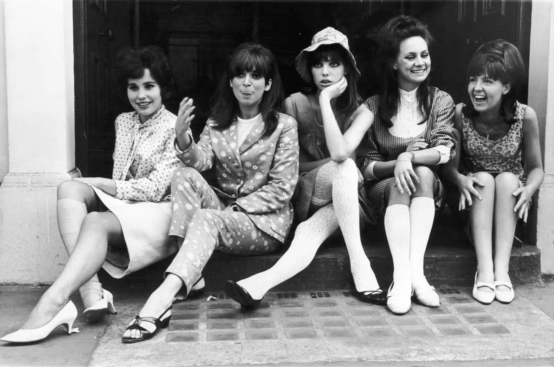 70 ые годы. Джейн Биркин фото. ВИА девчата 70е. Мода 60-х годов. Девушки 60-х.