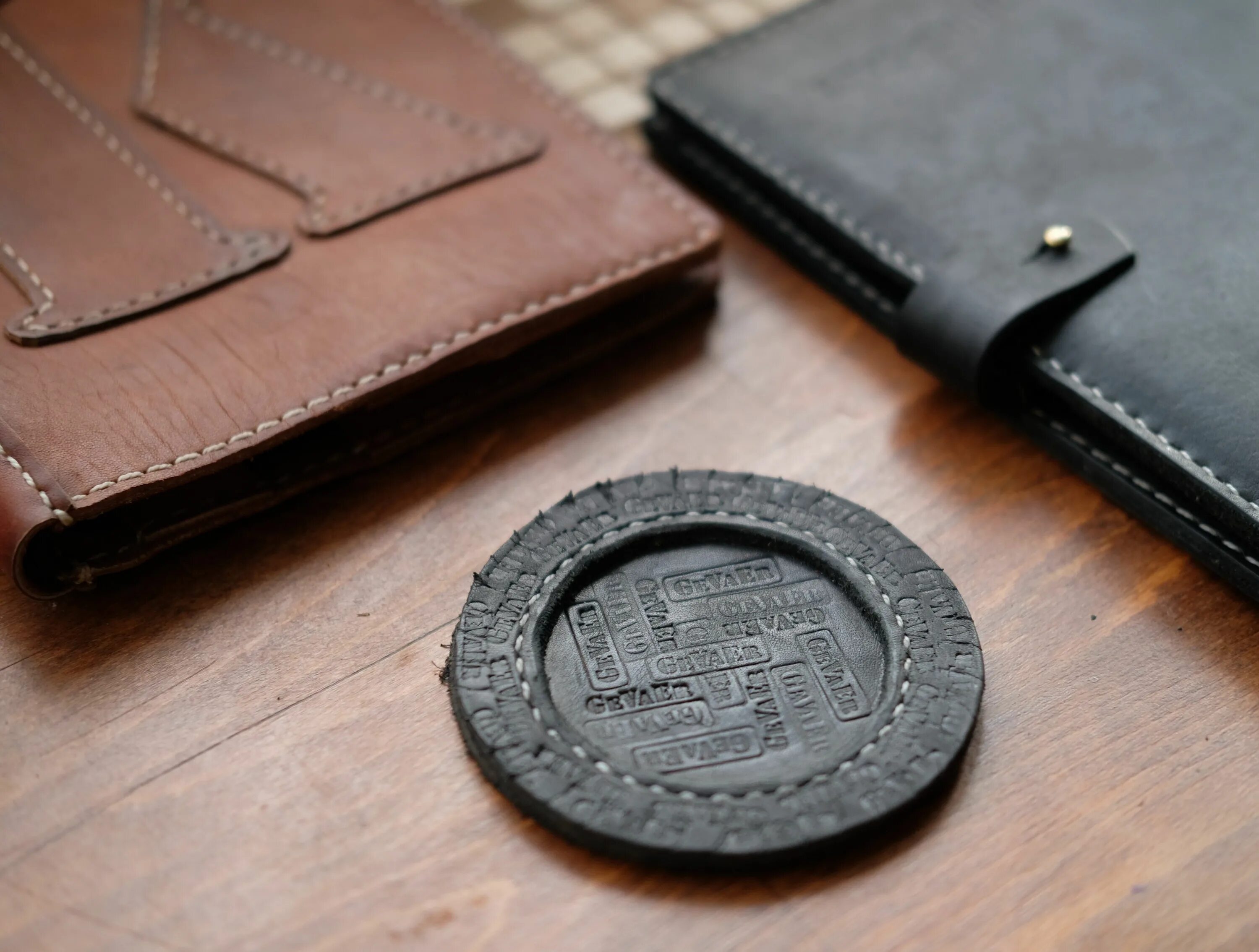 Логотип bespoke Leather. Leather goods produce. First Leather goods. Leather goods
