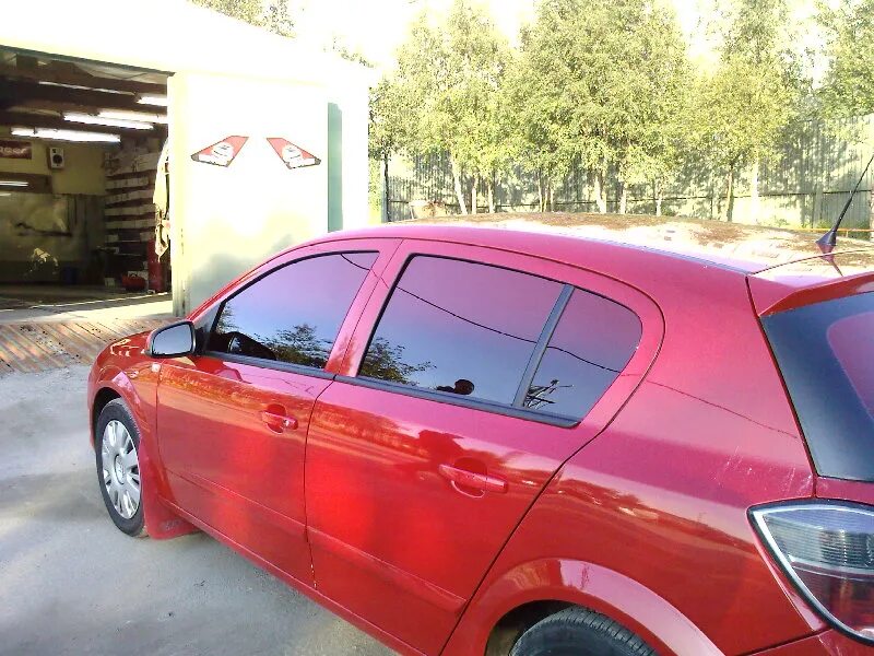 тонировка фиат альбеа. красная тонировка. тонировочная пленка infinity 50% мазда. Llumar 75 лобовое. цветная тонировка.