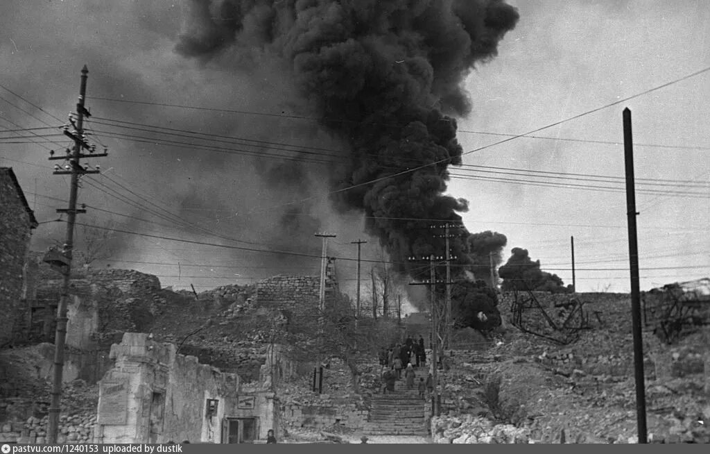 Оборона севастополя 1941. Бомбежка севастополя 22 июня 1941. Севастополь 1942. Осажденный севастополь 1942. Оборона севастополя 1854-1855.