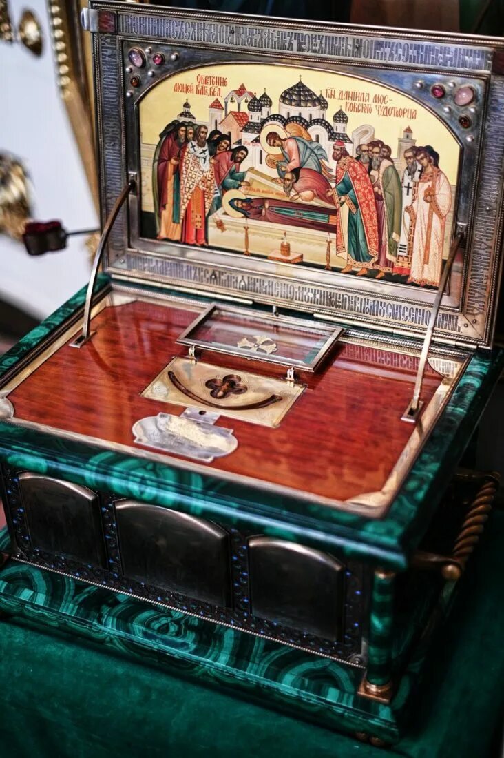 кладбище свято даниловского монастыря. мощи даниила московского в даниловском монастыре. мощи св. мощи благ. даниловский монастырь святыни.