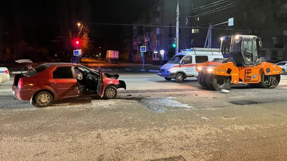 Видео 20 апреля. ДТП Воронеж на Ленинском проспекте. ДТП Воронеж Ленинский проспект. Авария на Ленинском проспекте Воронеж.