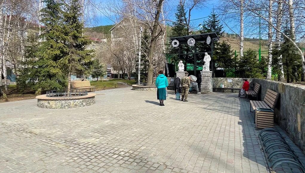 Волгоград горно алтайск. Ырысту на роднике Горно Алтайске. Родник Горно Алтайск. Родник Ырысту и Аленушка. Городские Родники Горно-Алтайск.