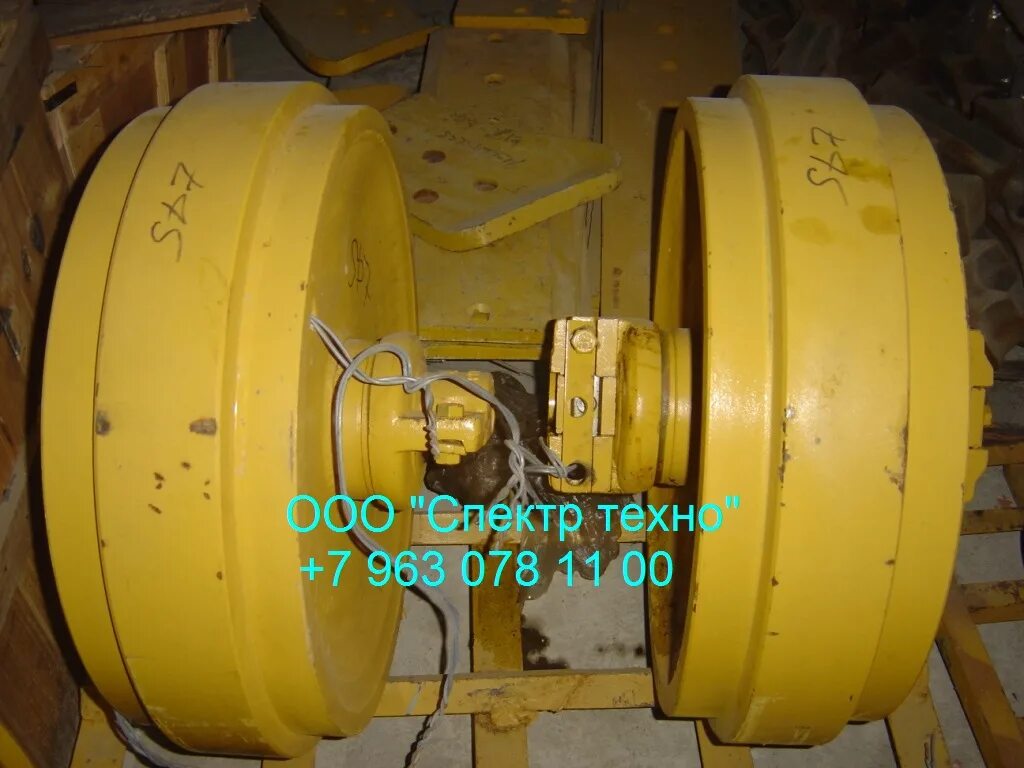 Направляющее колесо это. Колесо направляющее shehwa sd7. 0t16016. ленивец бульдозера. ленивец на бульдозер т 170.