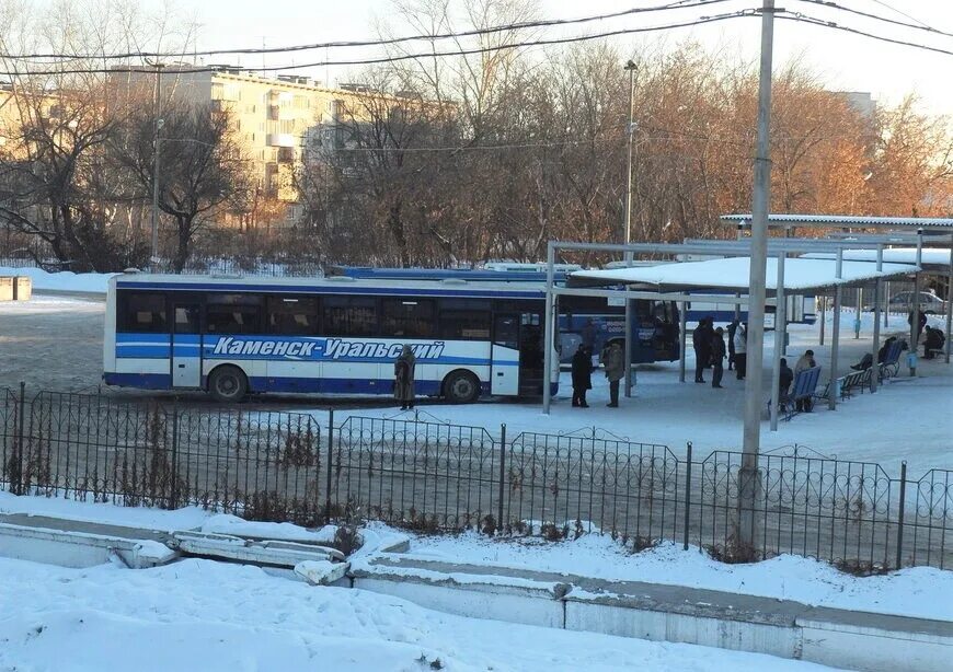 Каменск автовокзал номер. Автовокзал Каменск-Уральский. Автостанция Каменск Уральский. Южный автовокзал Каменск Уральский. Автовокзал Каменский Уральский.