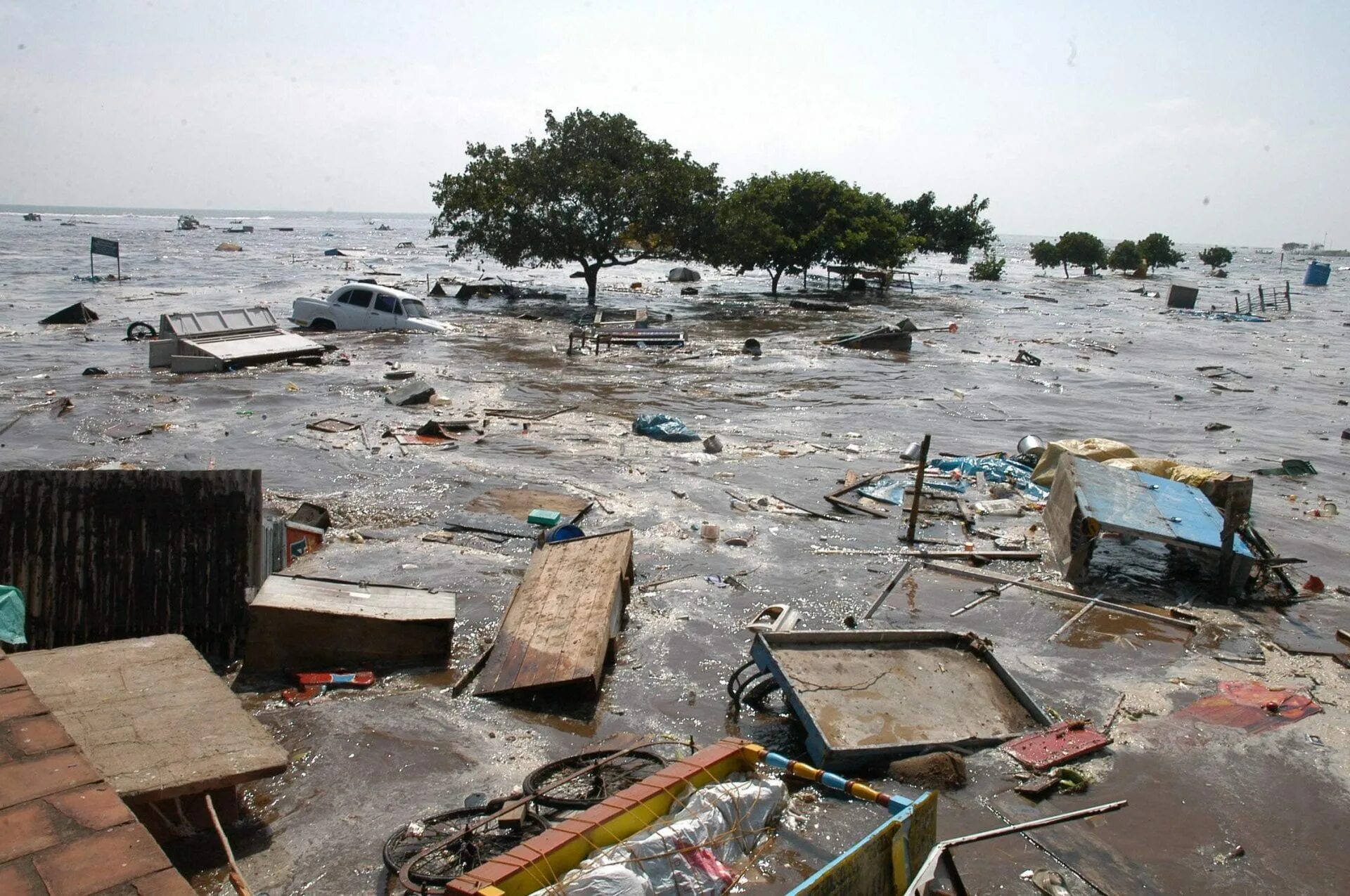 ЦУНАМИ 2004 года в индийском океане. Остров Суматра ЦУНАМИ 2004. Землетрясение в Индонезии 2004. 4 декабря 2004