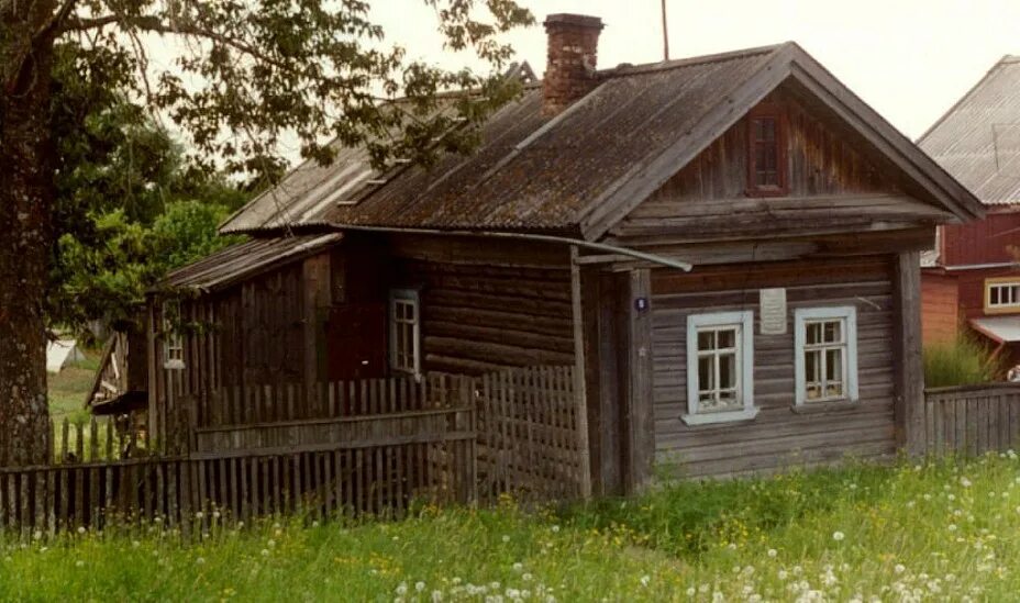 К чему снится старый дом детства. Сонник дом. Сонник дом детства. Деревня дальняя. Видеть во сне старые дома.