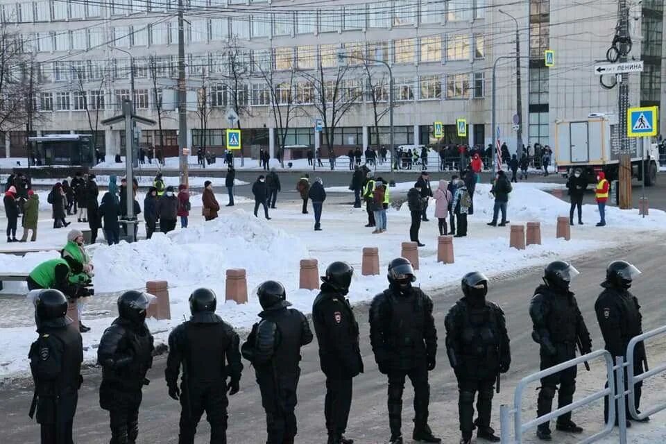 Митинги в Челябинске сейчас. Митинг в Челябинске сегодня. Митинг в Челябинске 23 января. Митинг студентов Челябинск. Рен по челябинскому времени