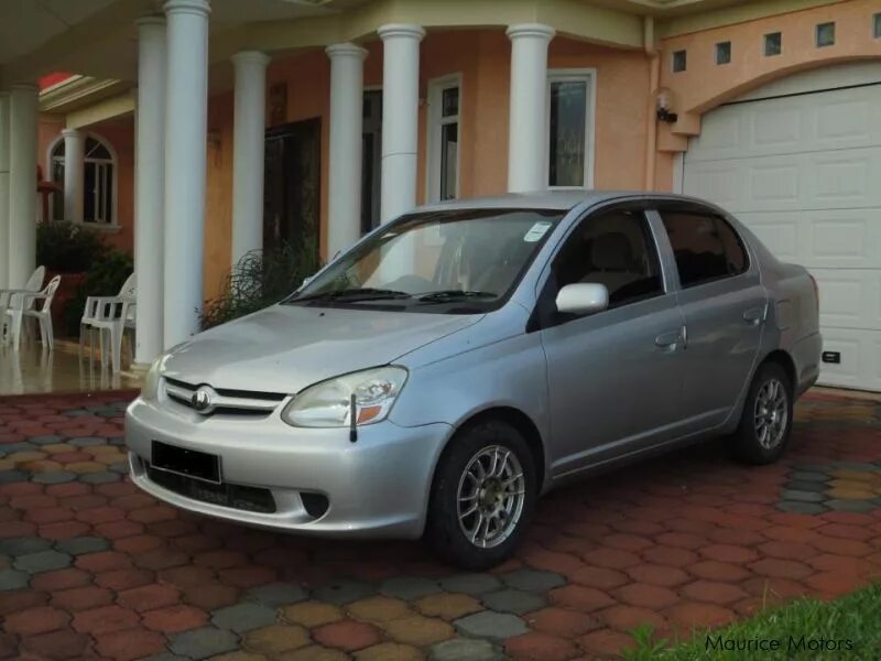 Купить тойоту плац. Toyota Platz. Toyota Платц 2000. Тойота Платц 2010. Тойота Платц 2012.