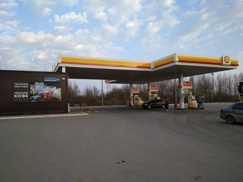 Кафе заправка великий новгород. Кафе заправка великий новгород. Азс трасса кофе. Автозаправка кафе. British petroleum кафе внутри.