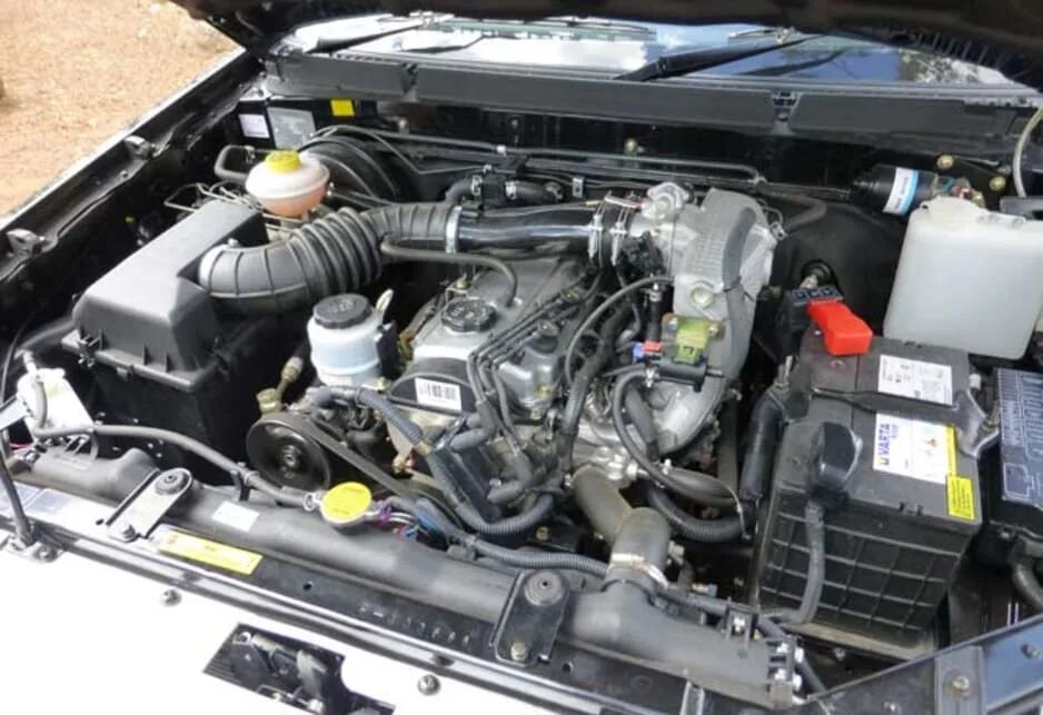 Двигатель тайгер. ZX GRANDTIGER 2.4 под капотом. Двигатель на ZX Гранд тигр. Grand Tiger ZX провода зажигания. Радиатор ZX GRANDTIGER.