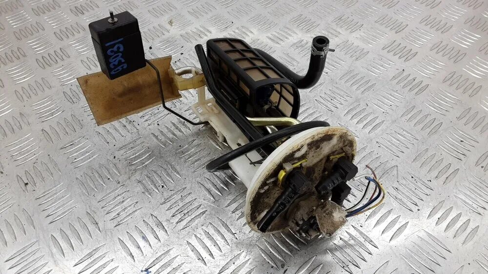 8332049205. Датчик топлива тойота рав 4 1 поколения 1995г. З-замена датчика уровня топлива тойота рав 4 2010. Датчик уровня топлива тойота рав 4. Датчик топлива рав 4.