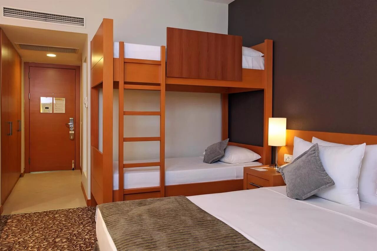 Отель на четверых. Bunkbed Room Турция. Отель Family Bunkbed Room. Arcanus Side Resort (ex. Asteria Sorgun Resort) спортивный зал. Гостиничный номер с двухъярусной кроватью.