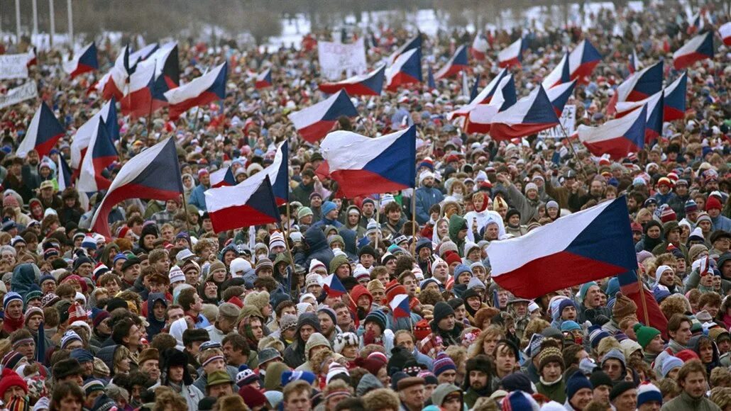 Чехословакия албания венгрия. Революция в Венгрии 1989. Бархатная революция в Чехословакии 1989. Бархатная революция в Венгрии в 1989 году. Революция в Болгарии 1989.