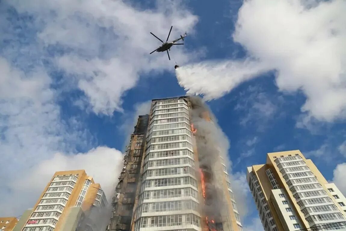 Здания повышенной этажности. Пожар в здании повышенной этажности. Пожарная безопасность высотных зданий. Высотные здания.