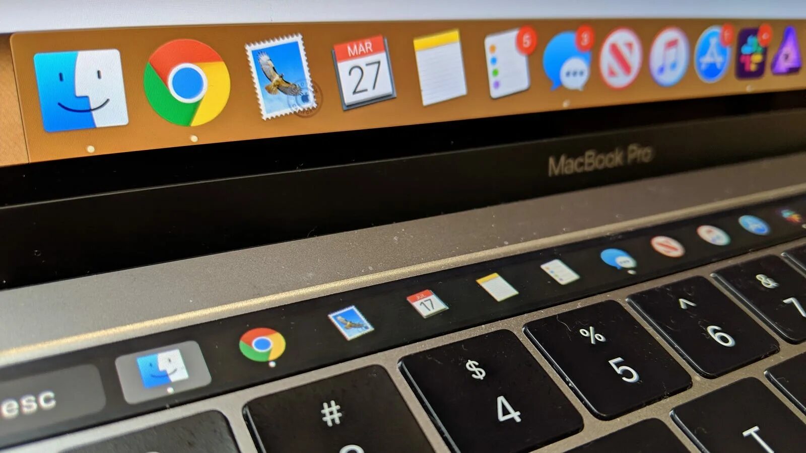 Mac os dock. Макбук док панель. macbook панель dock. touch bar mac. панель dock на макбуке.