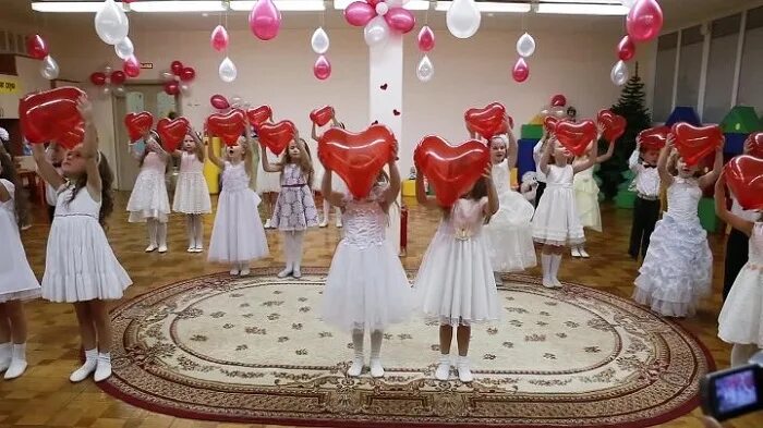 танец с сердечками старшая группа. детский танец с сердечками. танец с сердечками на день матери в детском саду. танец с сердечками на день матери в детском саду. танец с сердечками на день матери в детском.