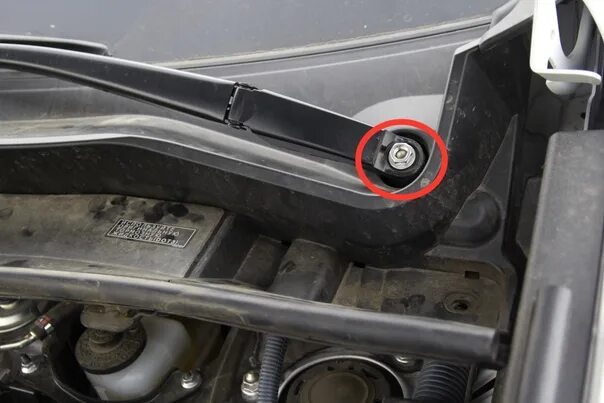 RAV4(III). Замена заднего дворника