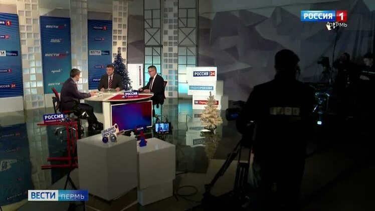 Вести пермь прямой эфир. Прямой эфир пермь. Махонин прямая линия с губернатором. Вести-пермь сегодняшний выпуск утро. Ведущий вести пермь.