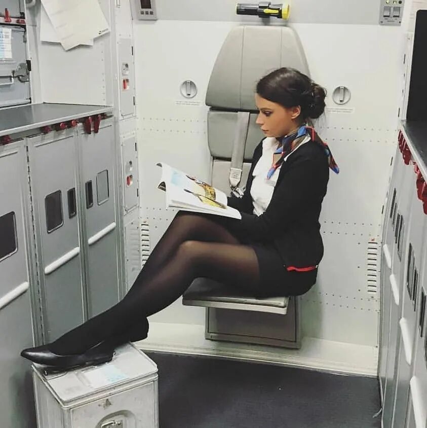 Чулки со стюардессой. Чулки со стюардессой. Красивые стюардессы в чулках. Алана чейз стюардесса. Чулки со стюардессой.