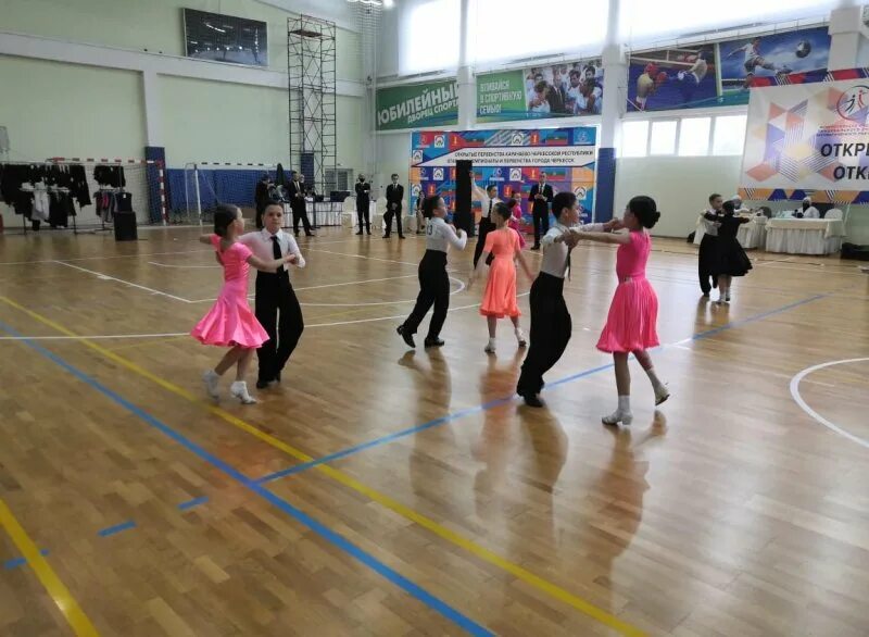 Танцы черкесск. Черкесска в танце. Вега Черкесск танцы. Школа спортивных бальных танцев в Черкесске. Школа национальных танцев в Черкесске от 14 лет.