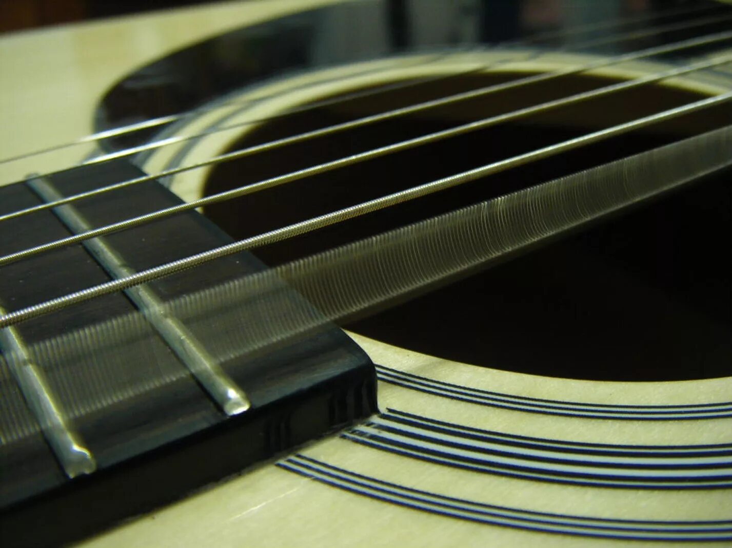 Вибрация струн гитары. Вибрация струн гитары. Колебания струны. Движение струны. Вибрация струн гитары.