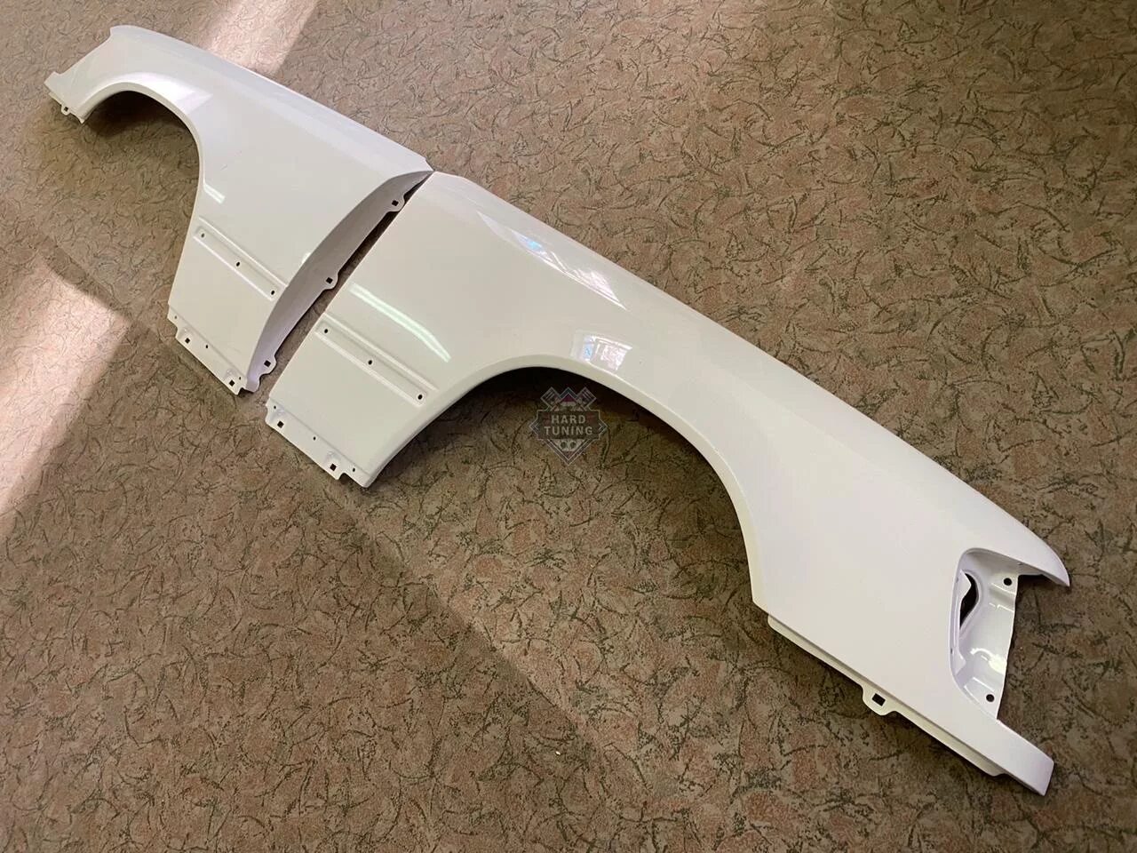 Mercedes w124 крылья амг. Крыло w124 переднее. Крылья на 124 е500 волчок. Мерседес 124 передние крылья с прорезями. Крыло 124.