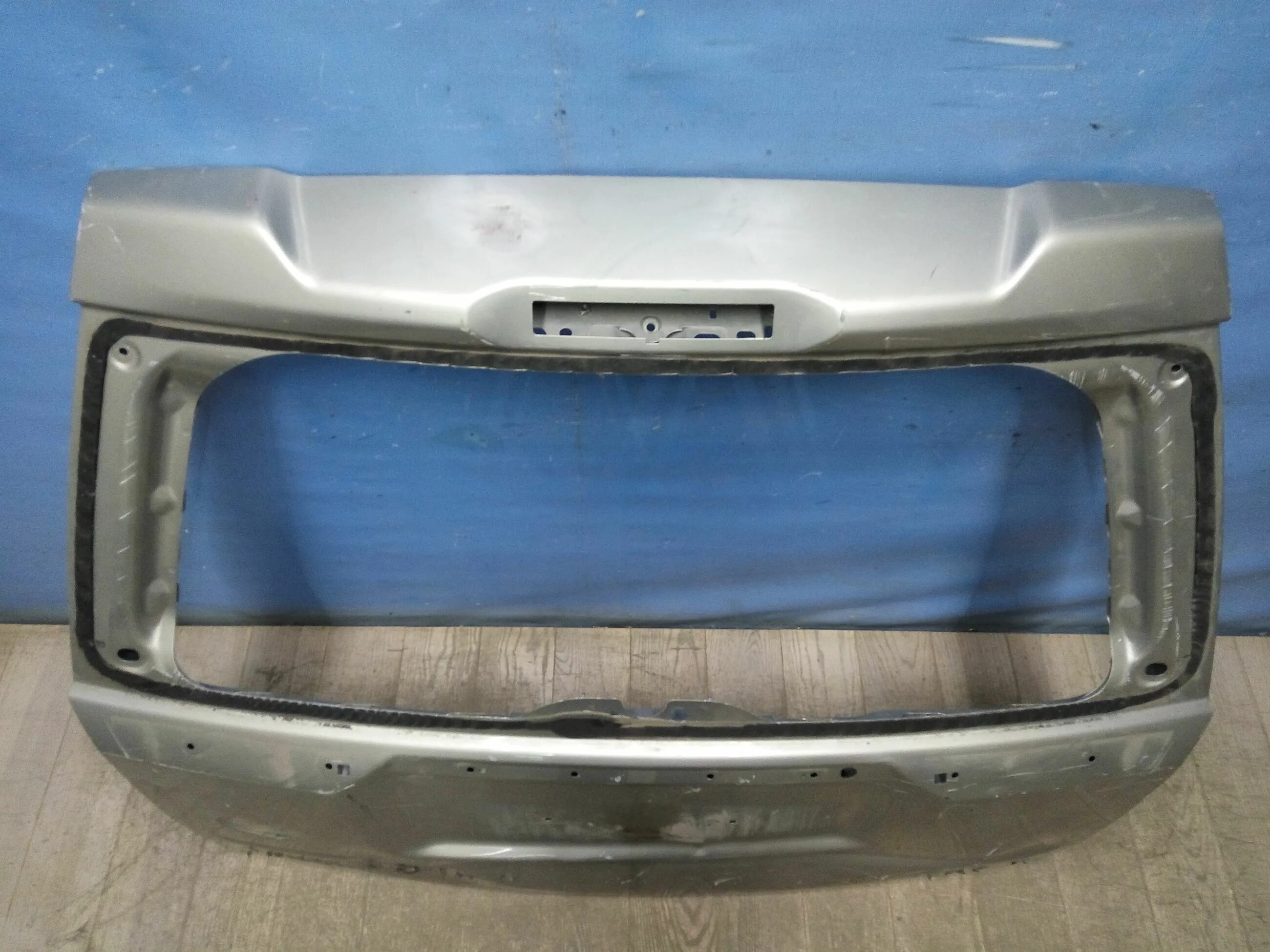 Рестайлинг 2. Land rover freelander 2 крышка багажника. Land rover freelander 2 багажник. Land rover lr019327 накладка двери багажника (land rover freelander 2. Двери багажника фрилендер 2.