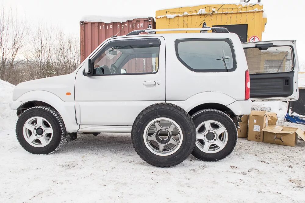 Jimny sierra tunning. Сузуки джимни на штатных колесах. Сузуки джимни на 33 колесах. Диски orw suzuki jimny. Литые диски на сузуки джимни 3.