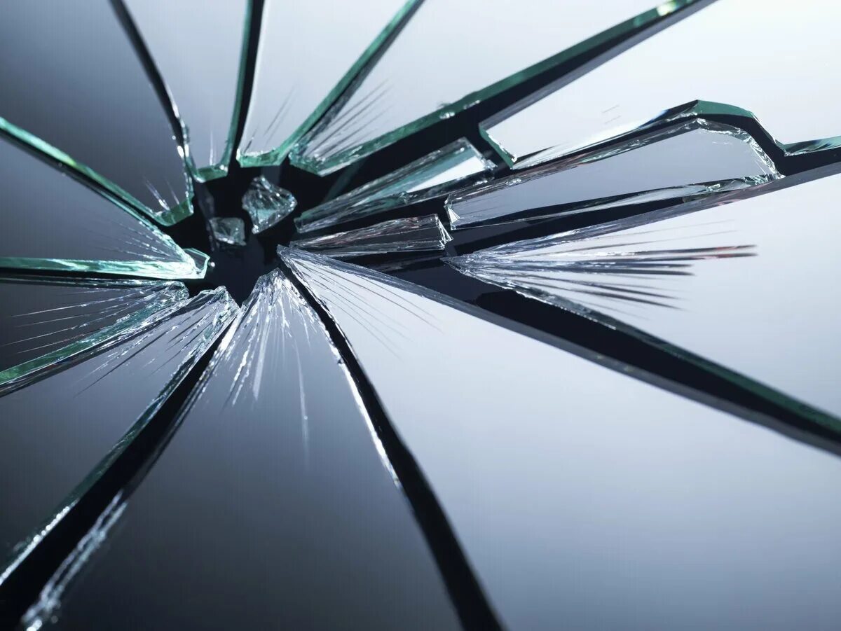 трещина на стекле. чем разбитое стекло что значит. разбитое зеркало суеверия. треснуло стекло пластиковое. разбитый стеклопакет.