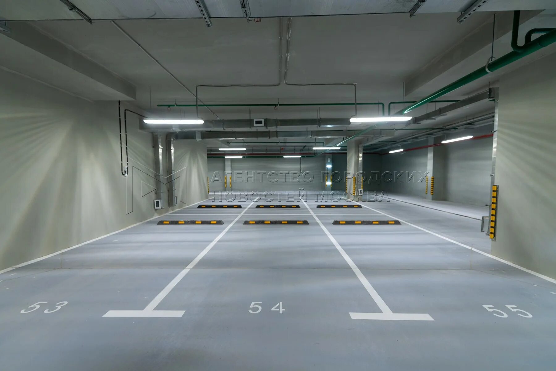 Машиноместо медведково. Многоуровневая подземная парковка. Паркинг внутри. Подземные автопарковки. Подземный паркинг Москва.