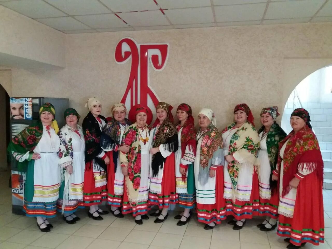 Поющее белогорье награды. Конкурс хор учителей белгород. Малый зал бгиик. Белогорье ансамбль белогорье. Поющее белогорье.