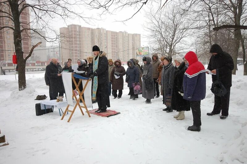 Храм невского хорошево. Храм невского хорошево. Храм дмитрия солунского народного ополчения. Мневники 10 храм. Поклонный крест хорошово мневники 10.